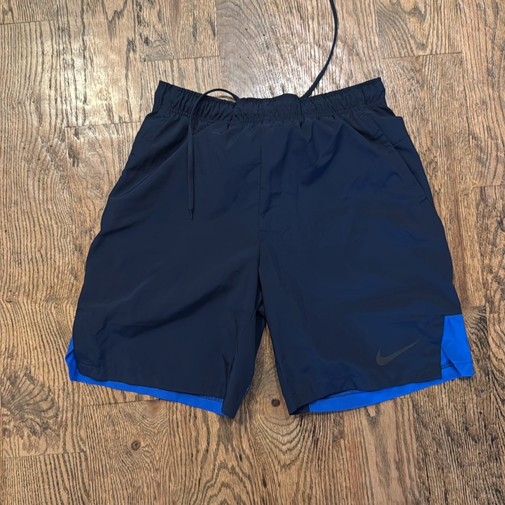 Nike men’s workout shorts size medium